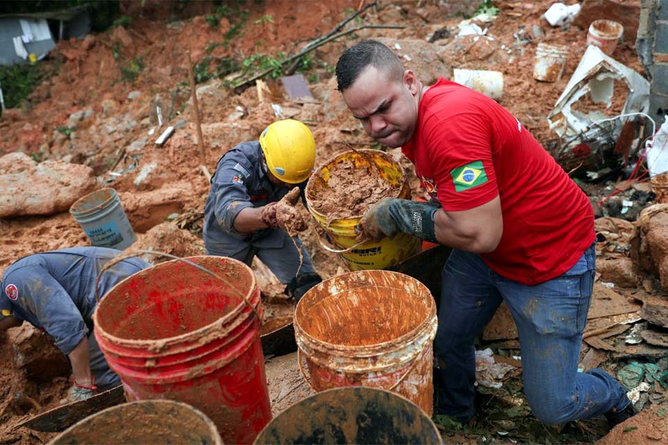 Moradores do Guarujá têm pagamento de benefícios do INSS antecipado