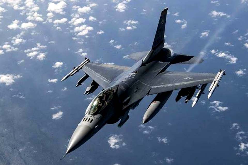 Caça F-16 dos Estados Unidos cai durante treinamento na Coreia do Sul