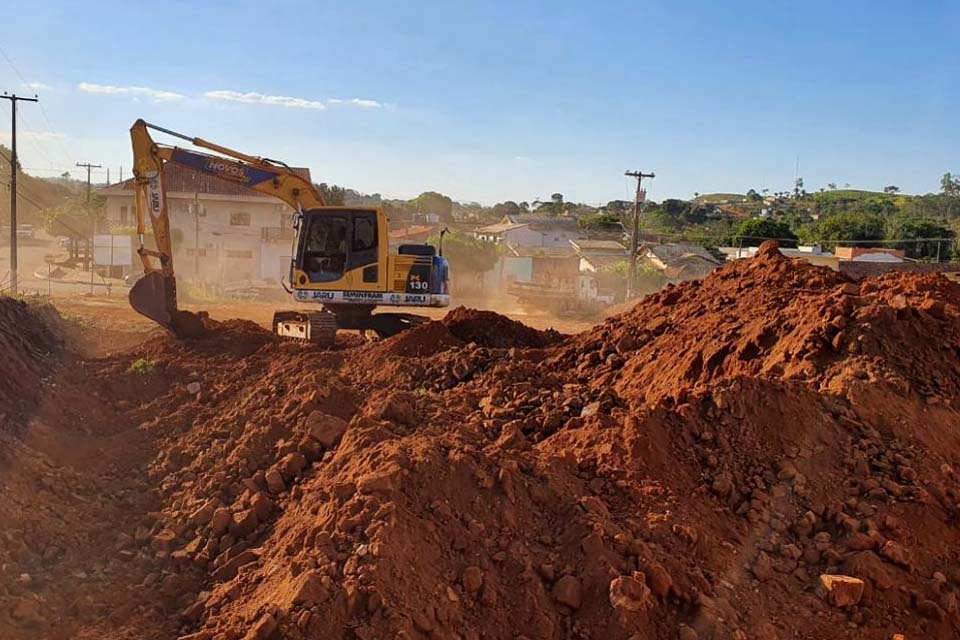 Prefeitura trabalha na preparação do terreno para a construção do Complexo Administrativo Municipal