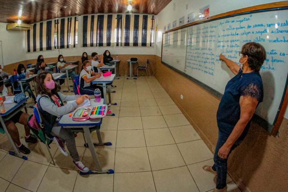 Contratações de professores efetivam atividades em escolas de Machadinho 