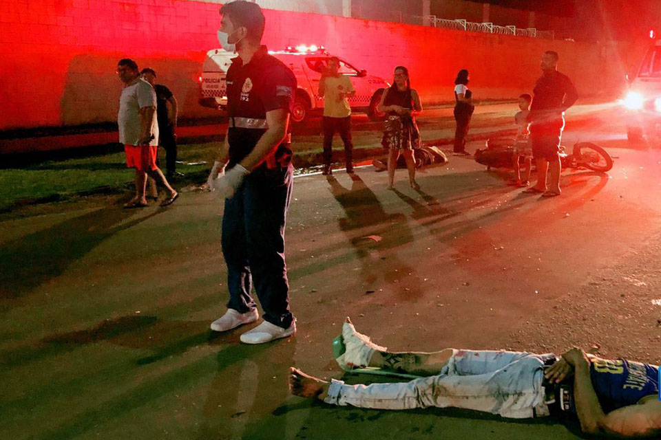 Colisão entre motos deixa três vítimas gravemente feridas em Porto Velho