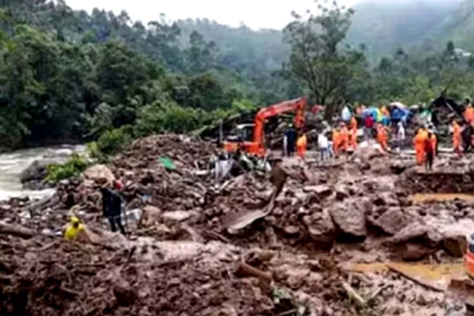 Deslizamentos de terra matam 107 na Índia e deixam dezenas de soterrados