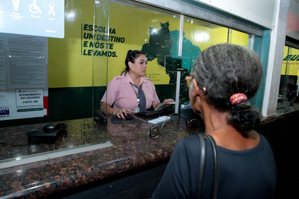 Carteira do Idoso possibilita gratuidade em viagem interestadual ou meia passagem; é preciso estar inscrito no CadÚnico e comprovar renda