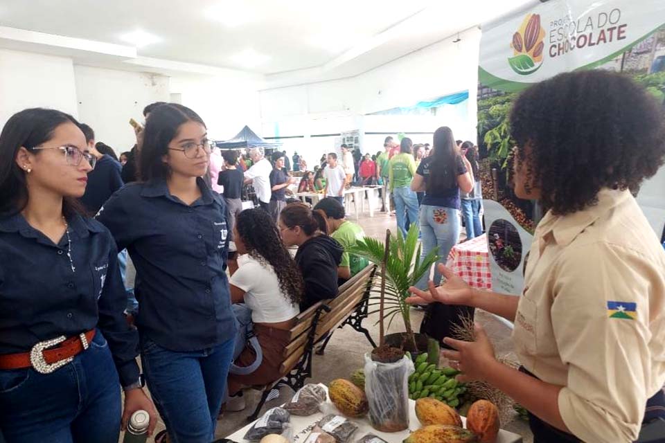 Projeto Escola do Chocolate participa da primeira Feira da Agricultura Familiar e Agroflorestal