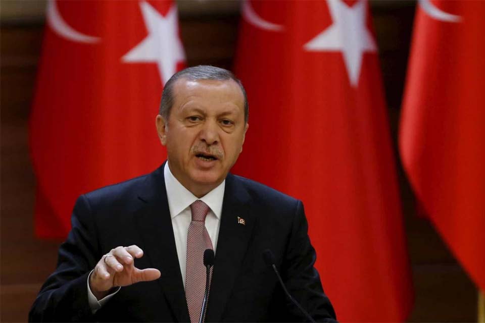 Erdogan confirma presença de combatentes sírios pró-Ancara na Líbia