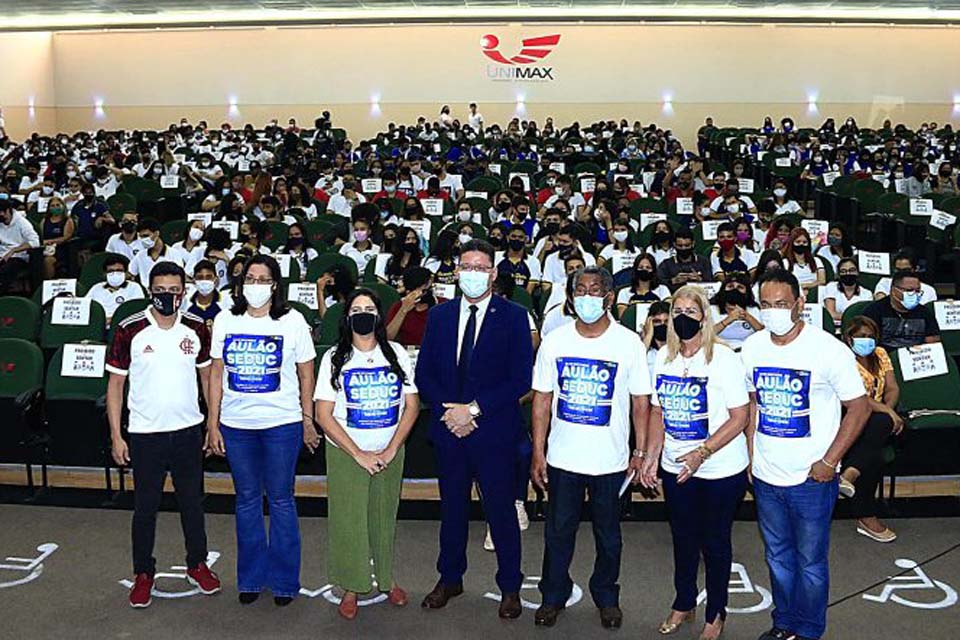 Governador Marcos Rocha participa da abertura do aulão e destaca os avanços da Educação de Rondônia