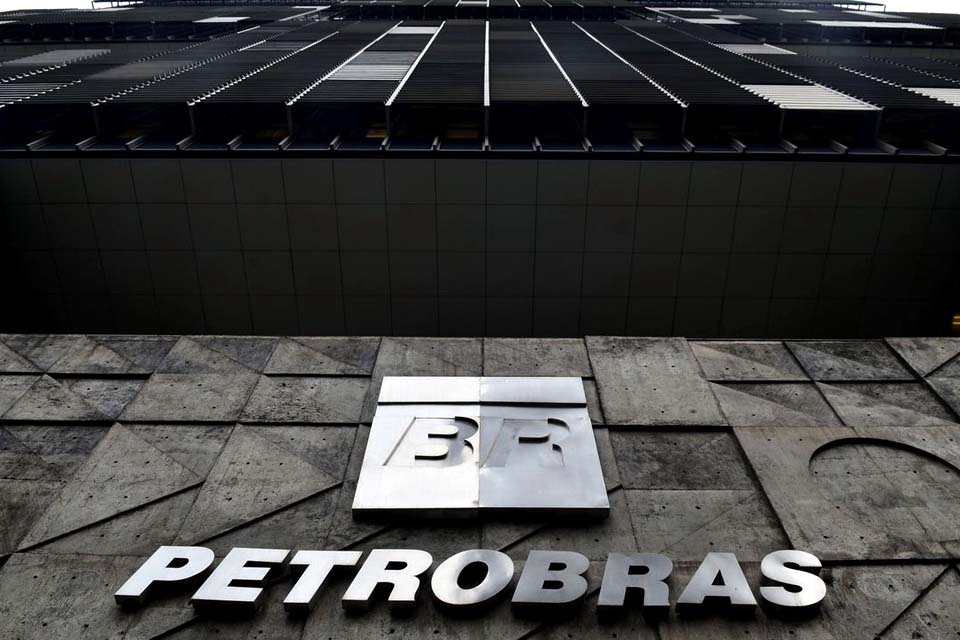 Petrobras é informada sobre intermediários em possível venda de ações