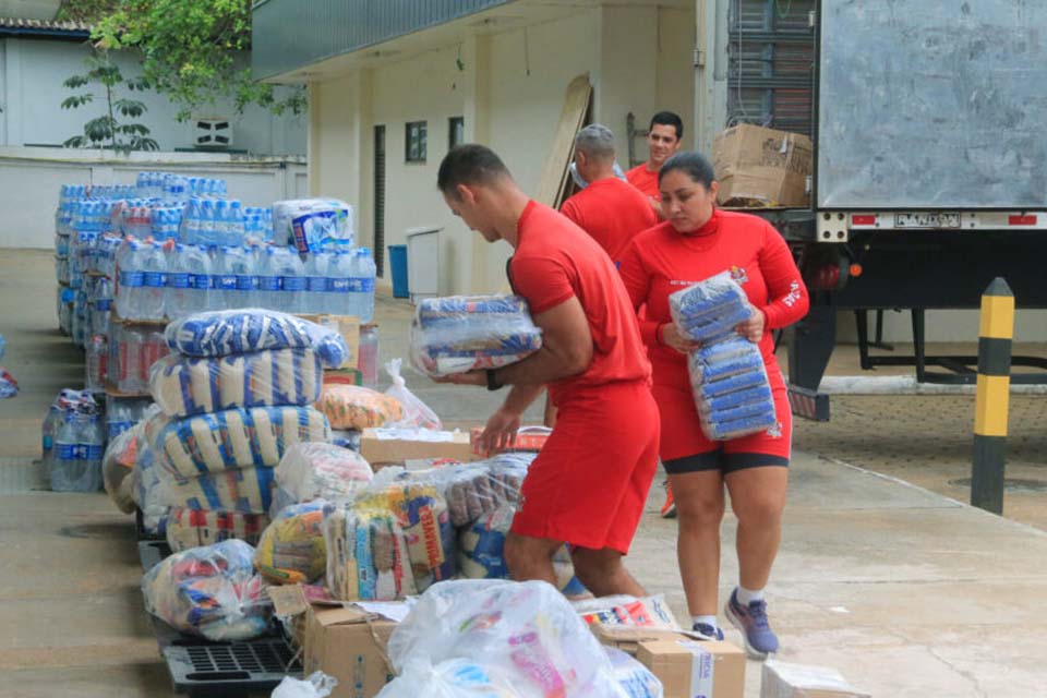 Governo de Rondônia envia alimentos, água potável e cobertores na segunda remessa para vítimas das enchentes no RS