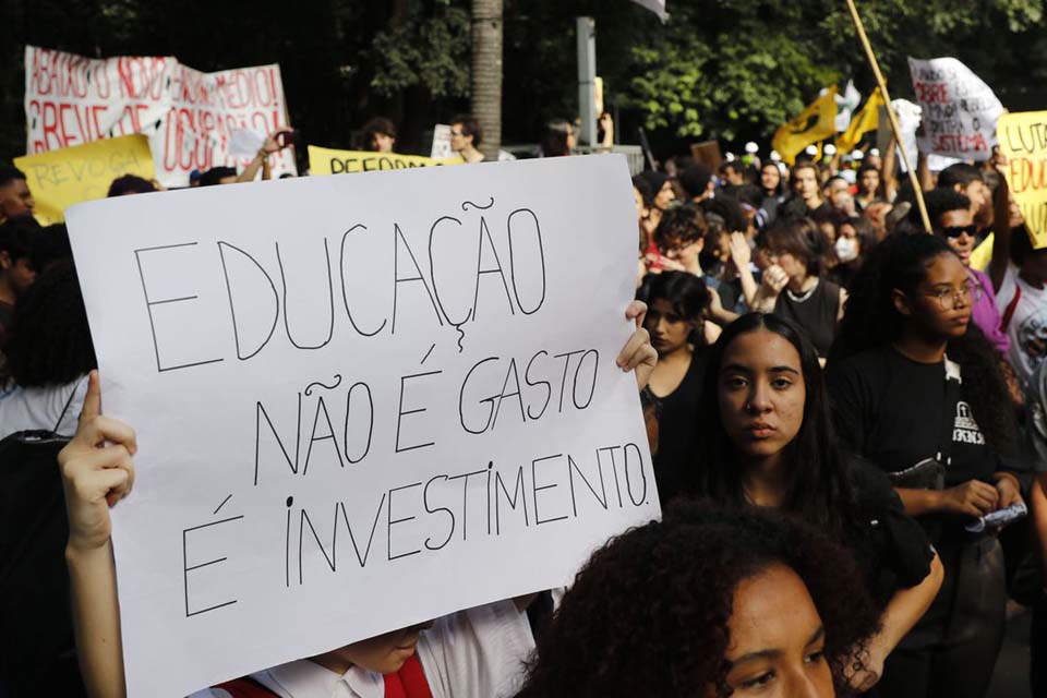 Dossiê mostra falta de direitos básicos para pós-graduandos no Brasil