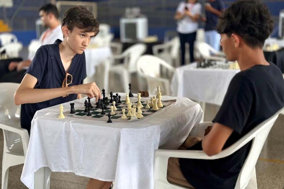 Cerca de 50 atletas participaram do 1º Torneio de Xadrez promovido pela prefeitura de Jaru