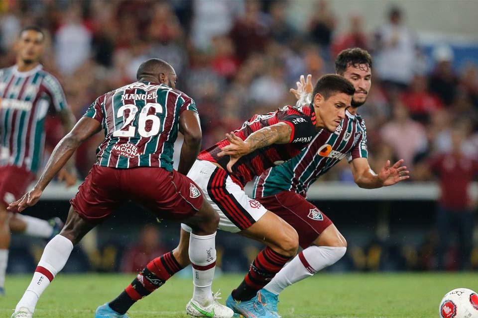 Fluminense e Flamengo jogam no Maracanã pelo título do Carioca