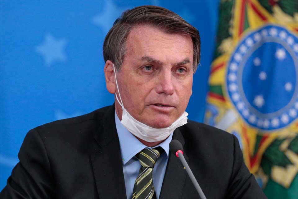 Bolsonaro anuncia que vai reeditar MP do Contrato Verde Amarelo