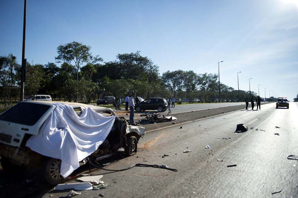 Em 2021, 5 mil pessoas morreram em 64 mil acidentes de carro