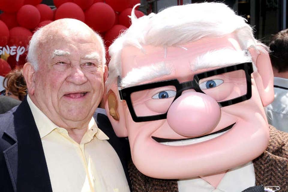 Ed Asner, de Up: Altas Aventuras e Cobra Kai, morre aos 91 anos