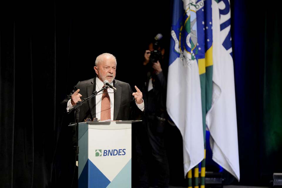 Lula diz que não há justificativa para Selic estar em 13,75% ao ano