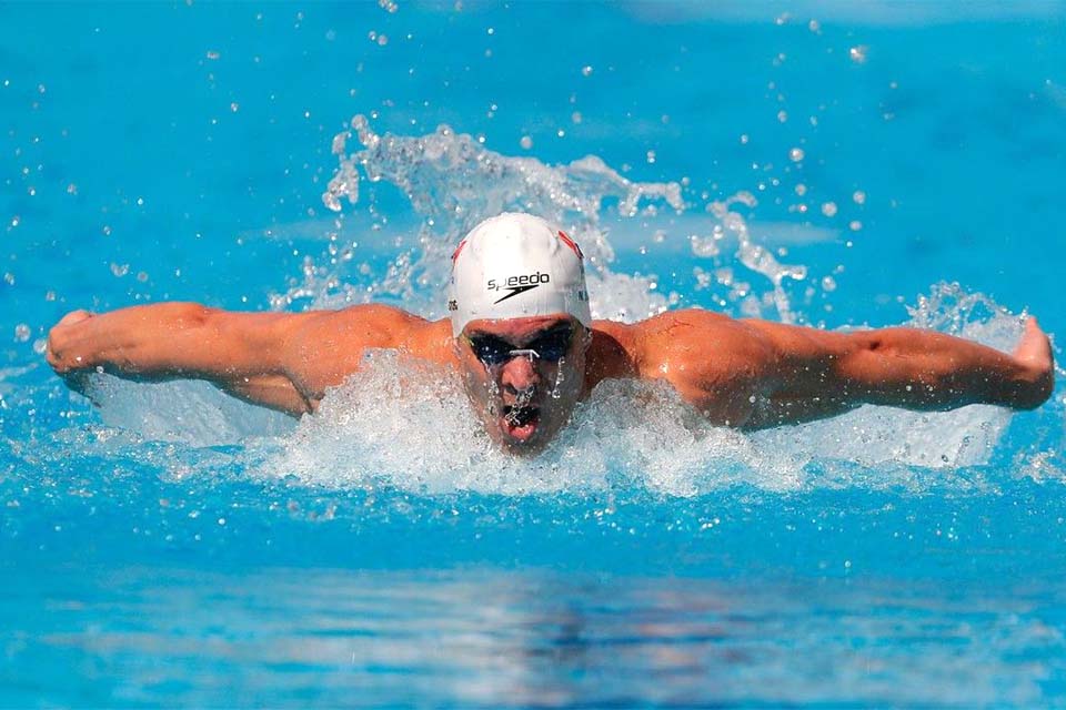 Nadador brasileiro é tricampeão mundial dos 50 metros borboleta