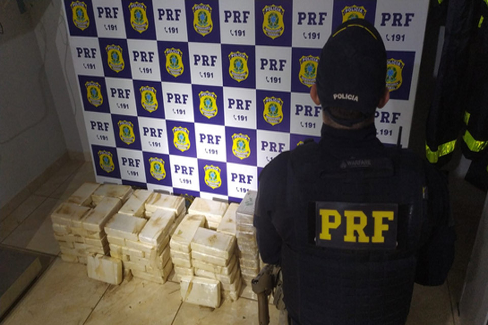 Caminhoneiro é preso pela PRF transportando 141 Kg de drogas na BR 364