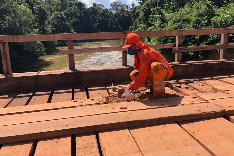 Ponte sobre o rio da Vala será reconstruída pelo DER após ação de vandalismo