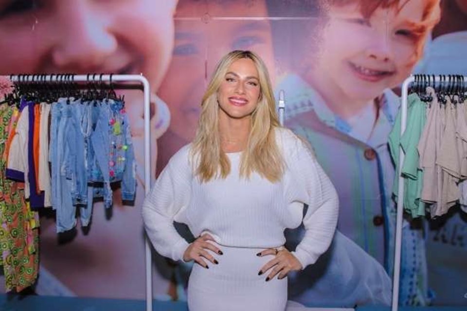 Giovanna Ewbank relembra affair relâmpago com ex-BBB: 'Um beijinho'