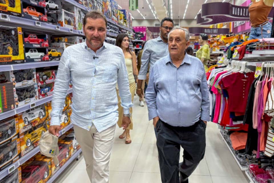 Prefeito Hildon Chaves prestigia inauguração de supermercado na zona Leste da capital