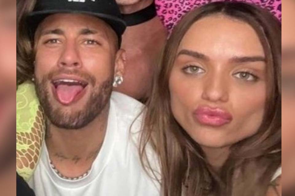 Neymar e Rafa Kalimann se beijaram em festa, diz jornal