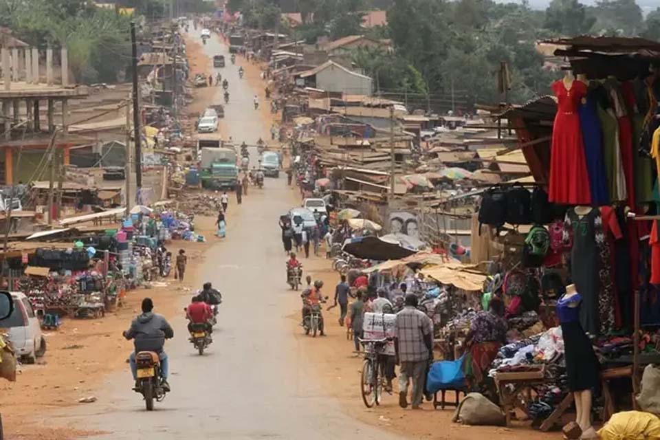 Ataque de grupo ligado ao Estado Islâmico deixa 41 mortos na Uganda