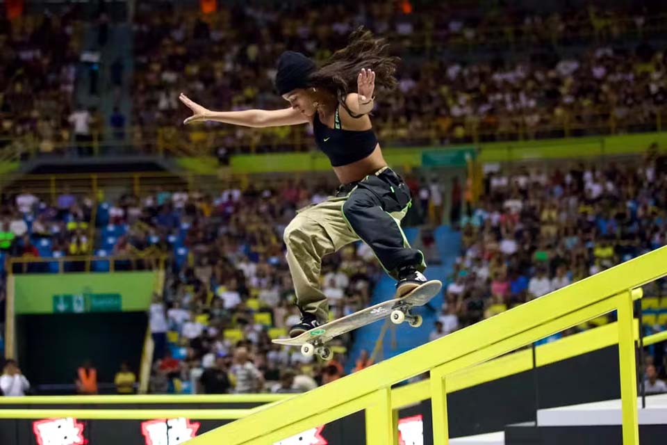 Rayssa Leal avança em 4º  para a final do Circuito Mundial de skate em Tóquio