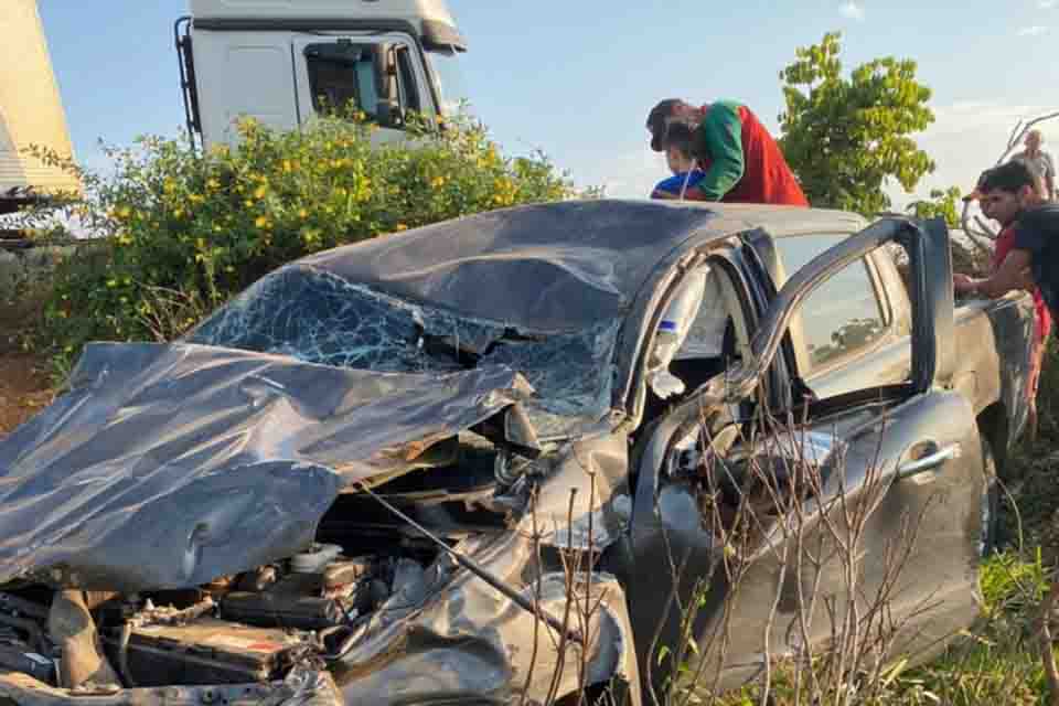  Empresário de Jaru e seu filho sofrem grave acidente na BR 364