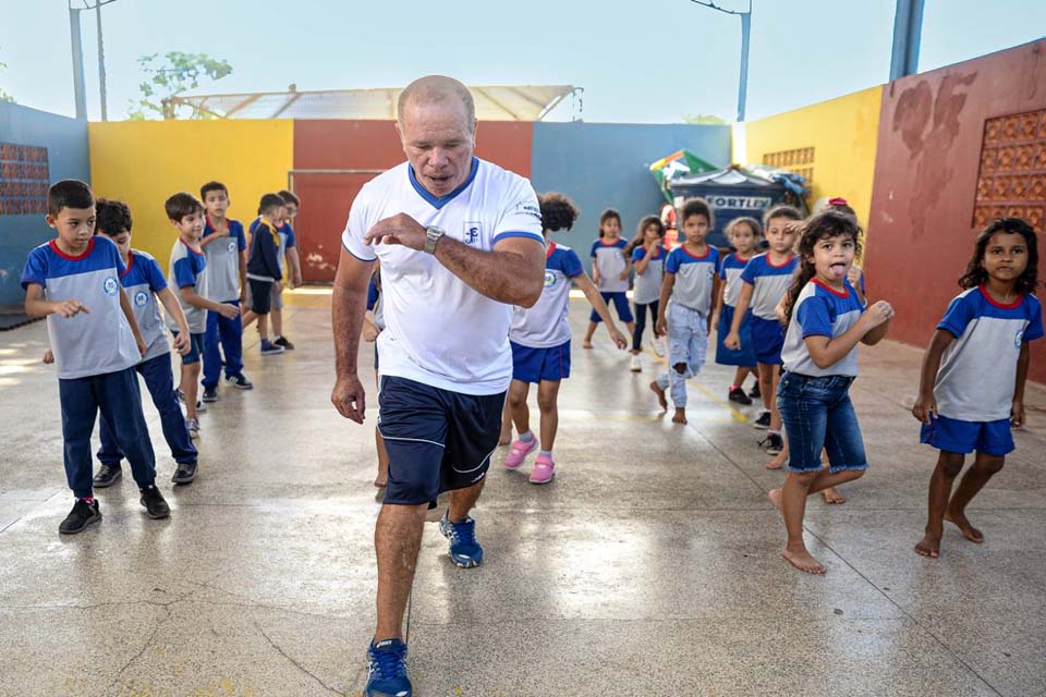 Fundação Cultural de Ji-Paraná ministra aulas de capoeira em escolas