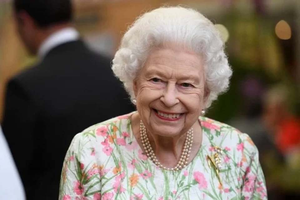 Rainha Elizabeth II é colocada sob supervisão médica; família é convocada