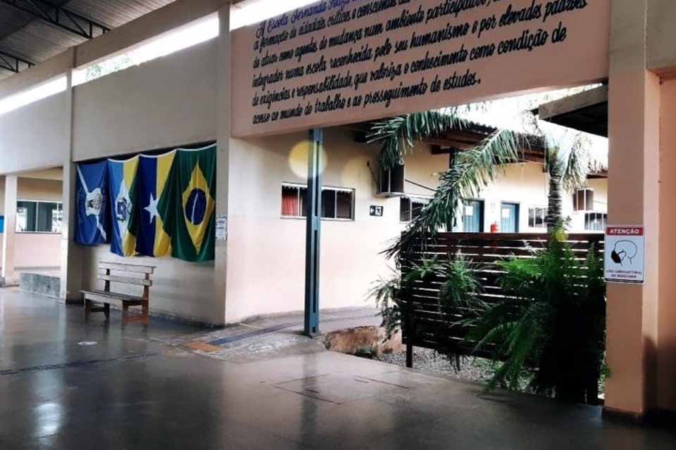 Escolas estaduais recebem novos equipamentos e materiais eletrônicos em Espigão do Oeste