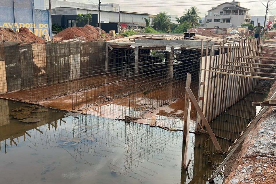 Obra de construção de galeria no cruzamento da Rio Madeira com a Maceió segue a todo vapor