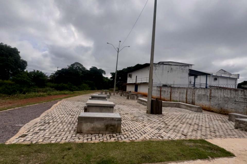 Praça Jacques de Molay, na capital, recebe ações de limpeza e preservação