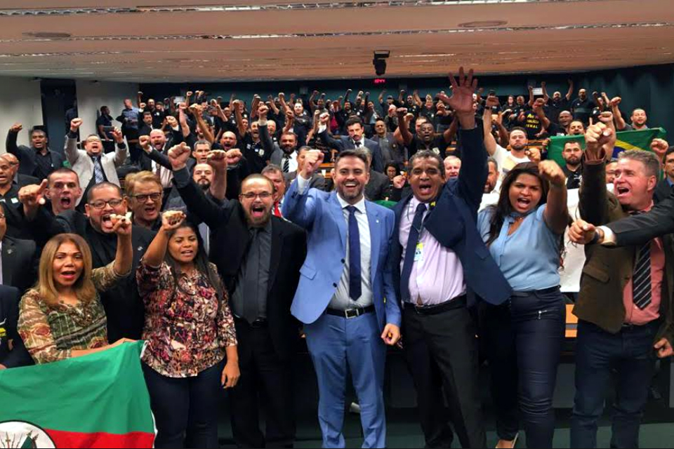 Deputado federal Léo Moraes comemora vitória de agentes penitenciarios