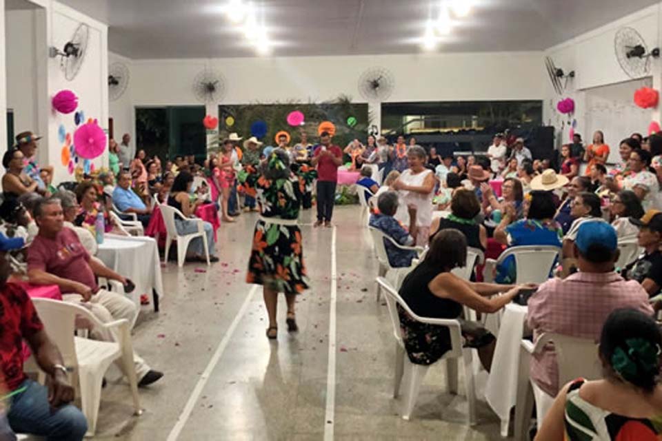 Em noite festiva idosos da Estância Turística de Ouro Preto do Oeste são homenageados pela equipe do CRAS