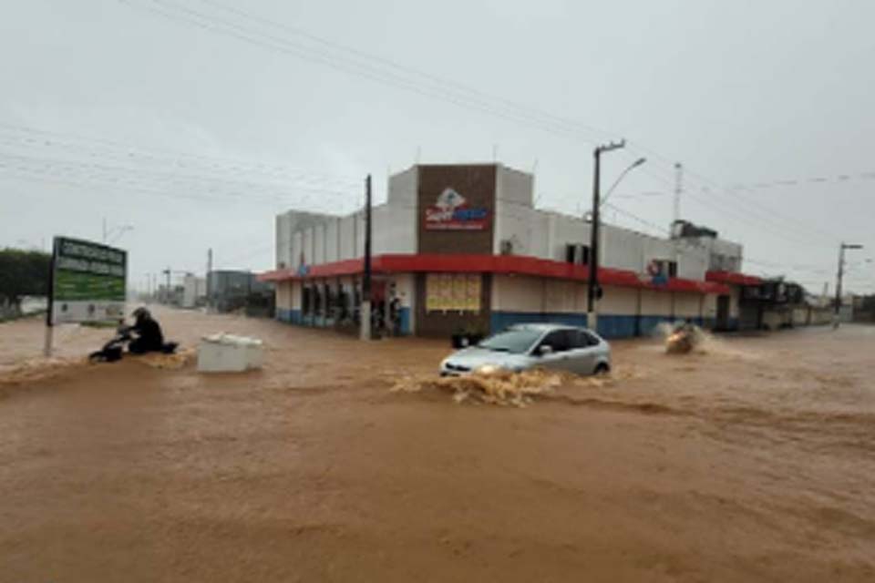 Vilhena vive caos mais uma vez após temporal que transformou avenidas da cidade em rios