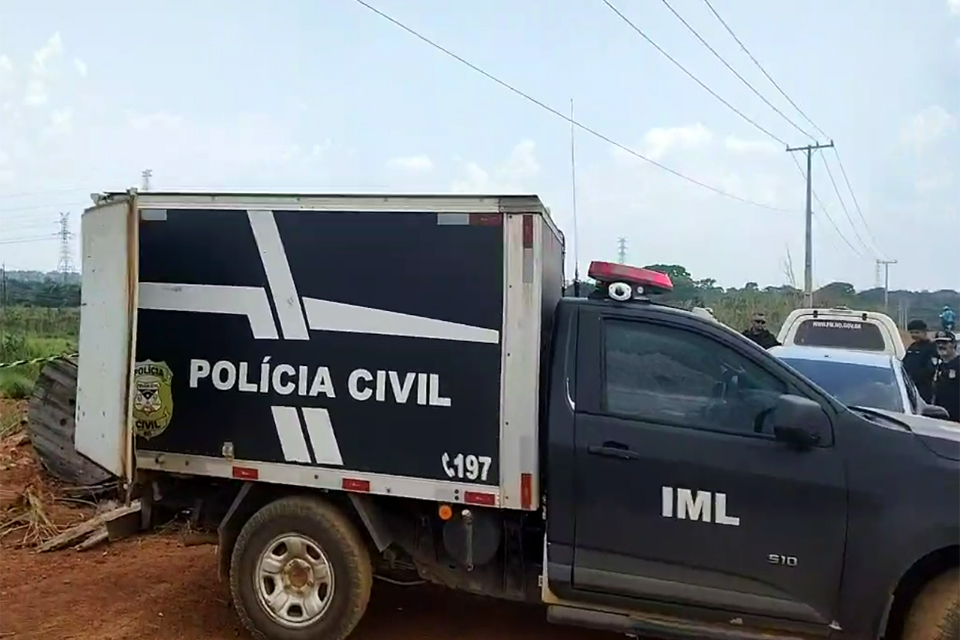 Corpo carbonizado com tiro na cabeça e perna amputada e encontrado