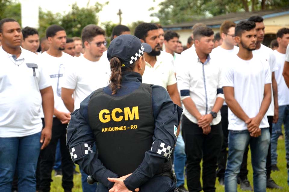 Semust realiza cerimônia de juramento à Bandeira e entrega do Certificado de Dispensa militar