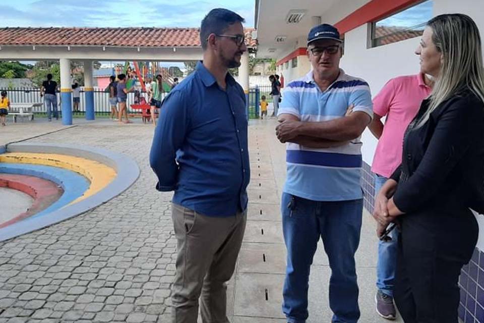 Deputado Anderson entrega parquinhos e brinquedoteca em escolas de Vilhena