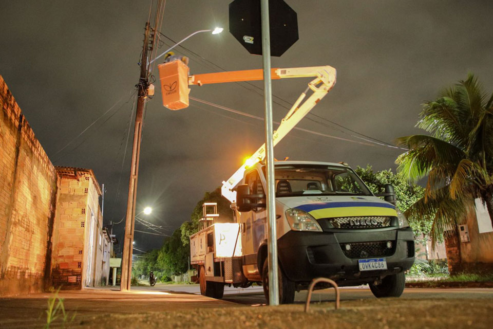 Bairro Mariana recebe força-tarefa de reforço na iluminação pública