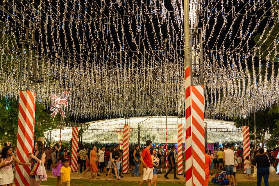 Chegada de Papai Noel e acendimento da decoração marcam a abertura da 4ª edição do Natal Porto Luz