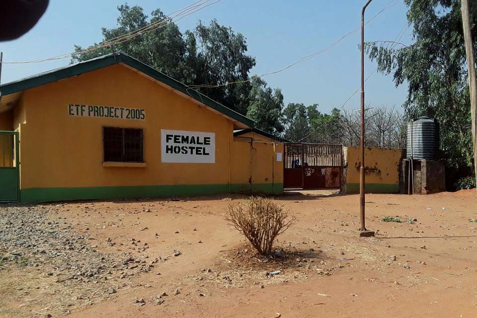 Dezenas de estudantes são raptados em faculdade no noroeste da Nigéria