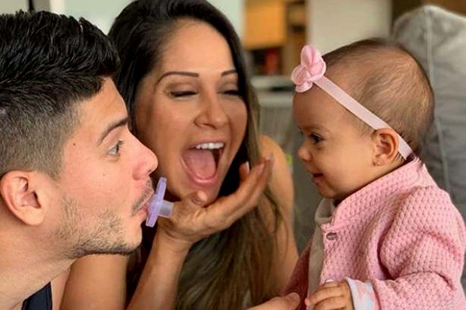 Mayra Cardi conta como filha tem lidado com a separação