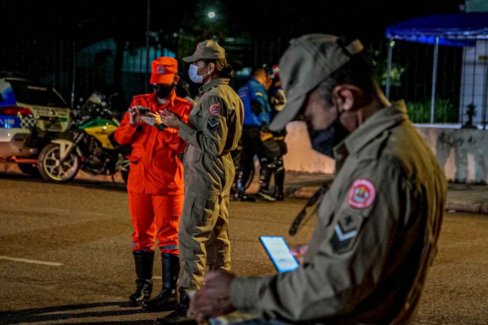 Governo reforça proibição da venda de bebida alcoólica a partir das 23 horas; interações dançantes também estão vedadas