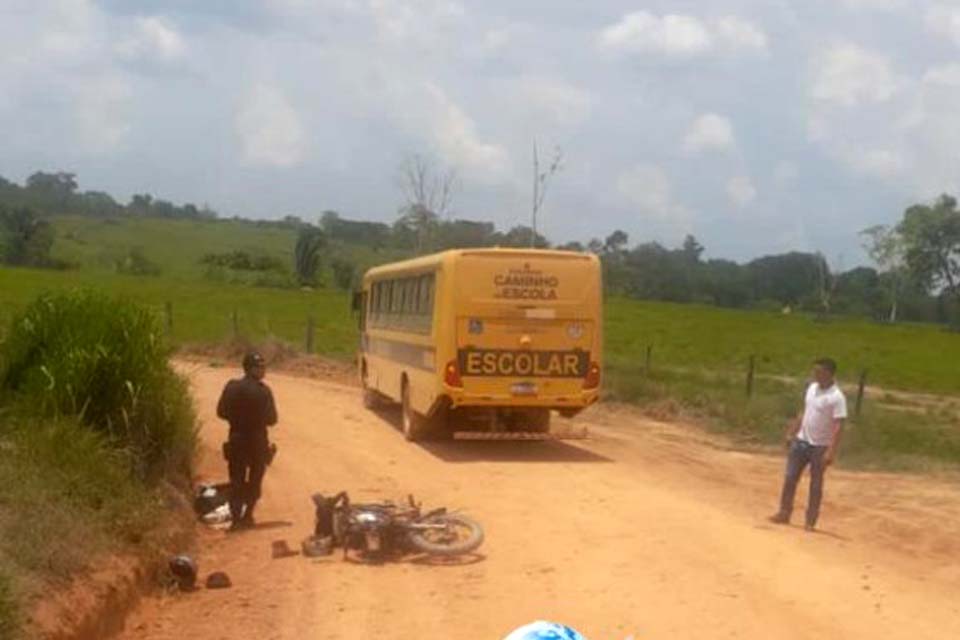 Motociclista morre em colisão com ônibus escolar na linha 623