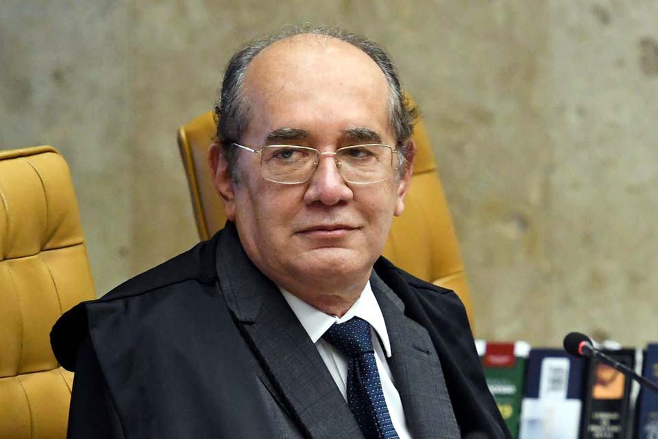 Gilmar Mendes suspende ordem de prisão contra Queiroz e esposa