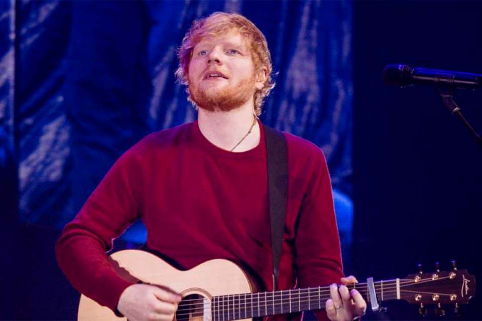 Ed Sheeran foi aconselhado a deixar de ser ruivo no início da carreira