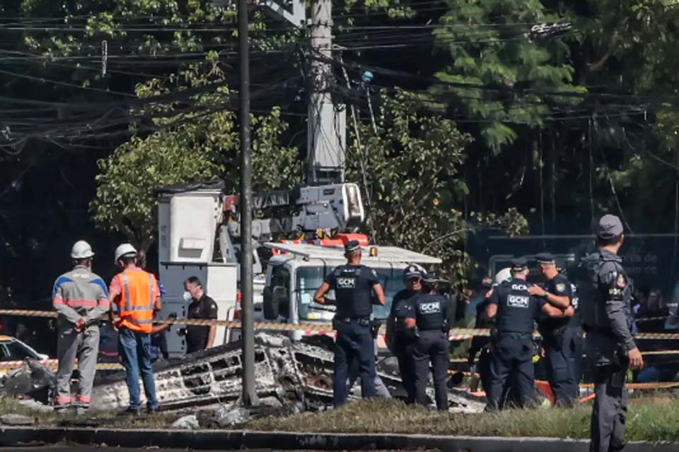 Duas pessoas morrem em queda de avião em São Paulo