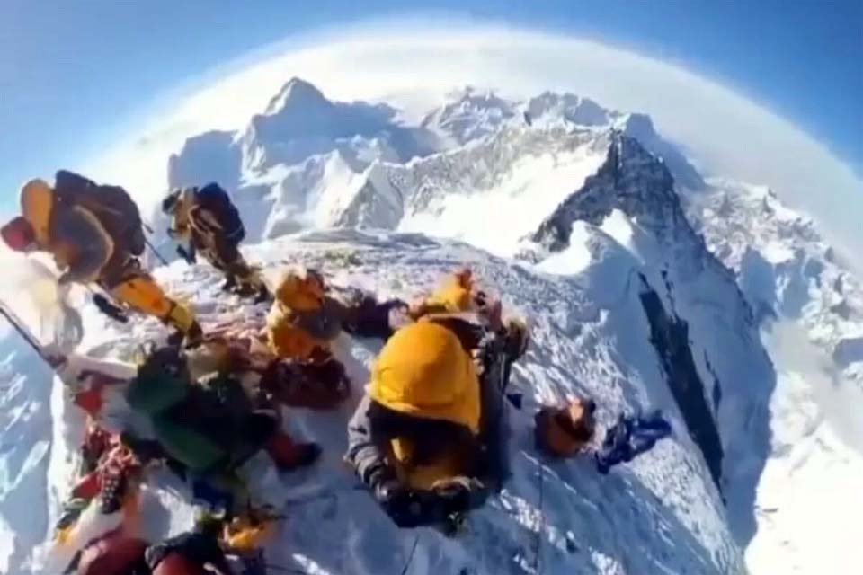 Vídeo: Monte Everest é gravado em visão de 360º por alpinistas