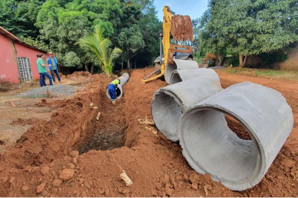 Prefeitura realiza serviço de drenagem na Rua Rio de Janeiro no setor 2